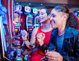 83r ဂိမ်းလော်ဘီ Sportsbook ဘောလုံးပွဲ ကစားနေသည်